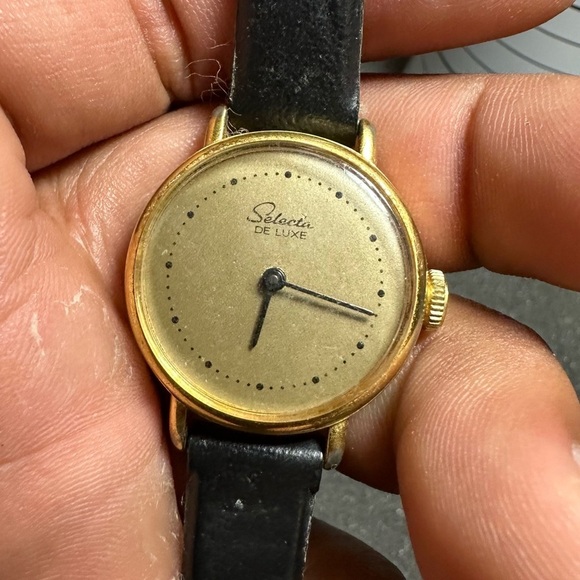 Vintage Selecta De Luxe Mechanical Windup Watch Gold Tone Black Band Working - Picture 1 of 7